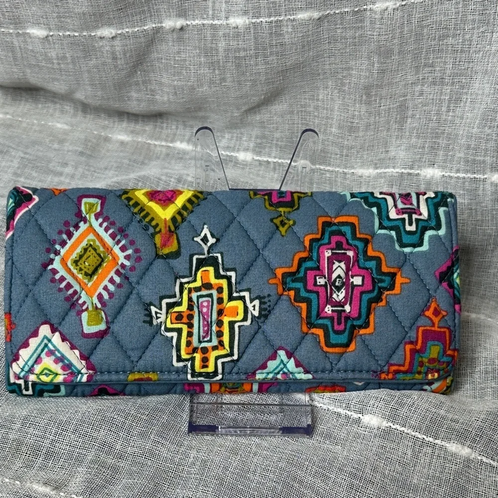 Vera Bradley Painted Medallions Pattern Fall 2017 Tri Fold Magnetic Closure NWOT